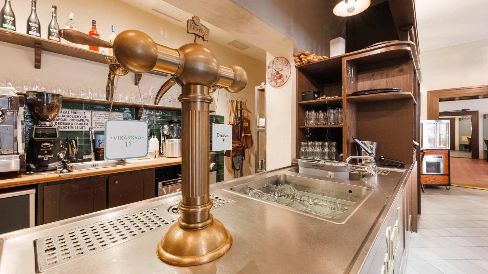 Historický výčep restaurace Vikárka
